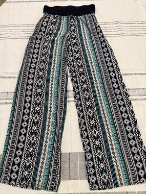 Joe B Black White Aqua Patterned Wide-Leg Pants